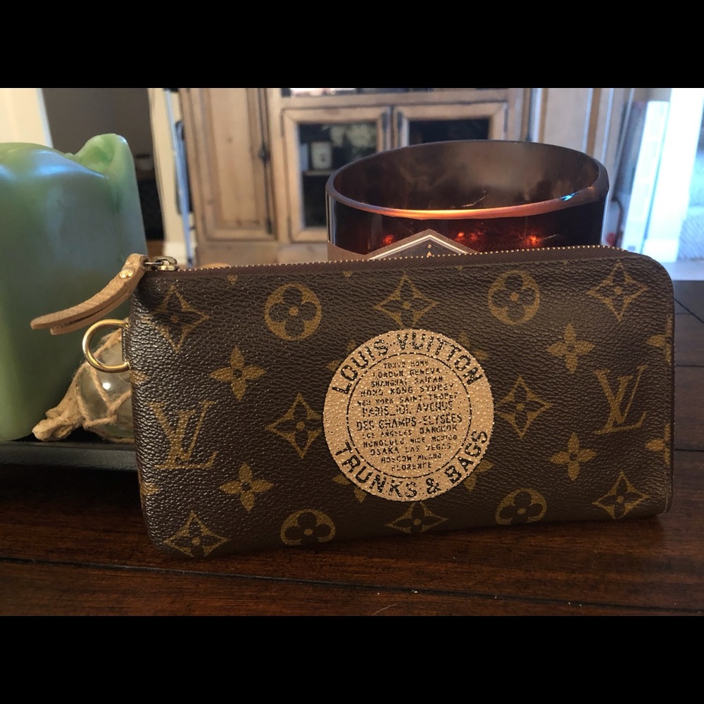 Louis Vuitton Limited trunks complice 🖤 - Picture 2 of 7